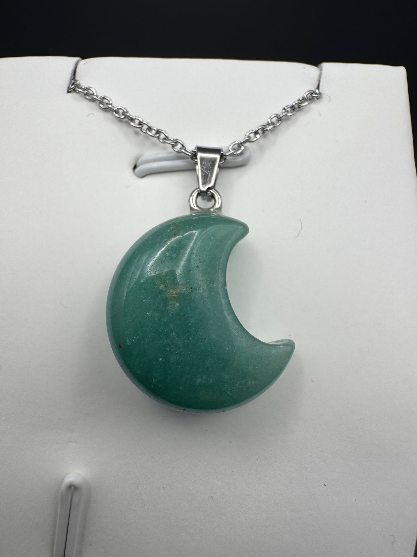 Mondanhänger aus grünem Aventurin – Halskette aus Edelstahl mit natürlichem grünem Stein | JD Minerals