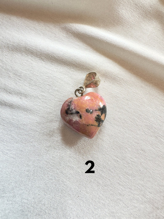 Rhodonit-Herzanhänger – Stein der Liebe und Heilung