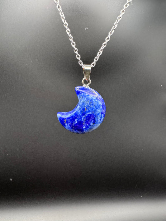Mondanhänger aus Lapislazuli – Halskette aus natürlichem blauem Stein in Edelstahl | JD Minerals