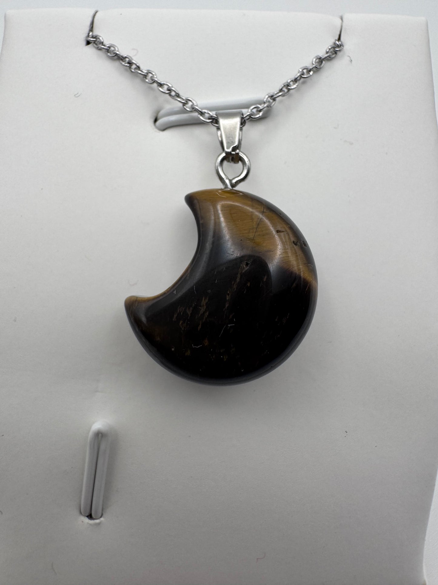 Tigeraugen-Mondanhänger – Halskette aus natürlichem braun-goldenem Stein in Edelstahl | JD Minerals