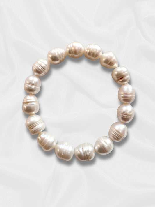 Elegantes Perlenarmband – Klassische Schönheit und Ruhe