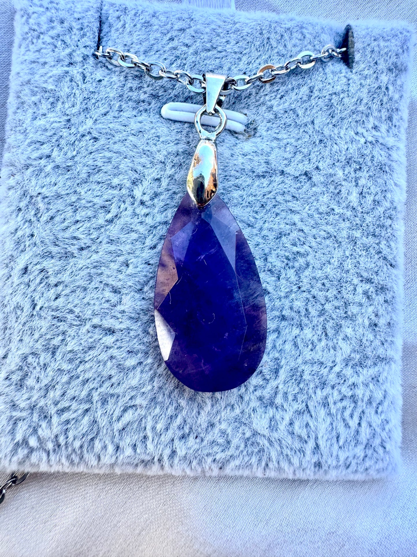 Pendente a goccia in ametista sfaccettata – Collana in cristallo viola naturale in acciaio inossidabile | JD Minerals