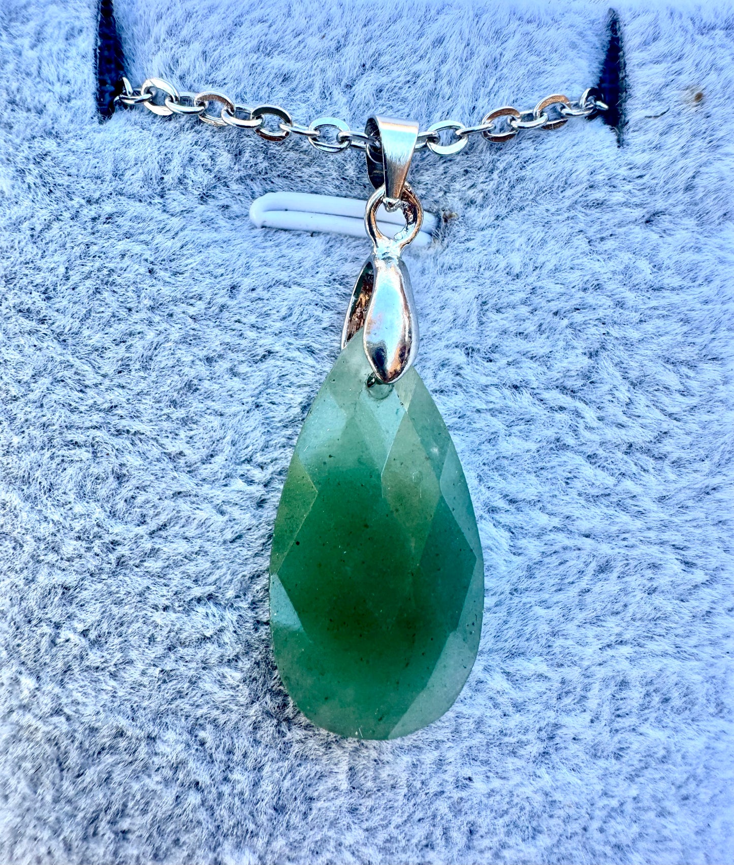 Ciondolo in avventurina verde sfaccettata – Collana in cristallo naturale in acciaio inossidabile | JD Minerals