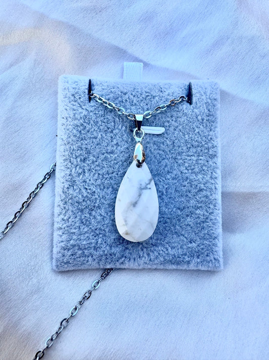 Pendente a goccia in howlite sfaccettata – Collana in pietra bianca naturale in acciaio inossidabile | JD Minerals