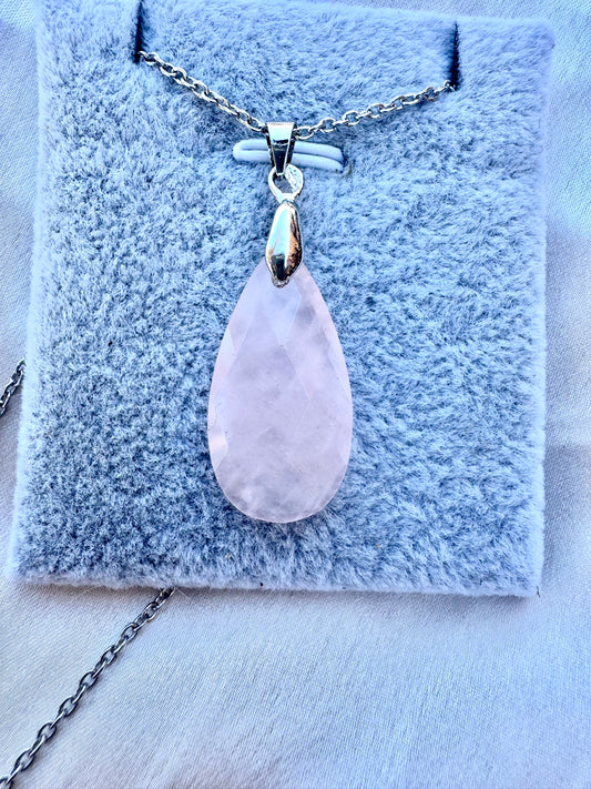 Pendente a goccia in quarzo rosa sfaccettato – Collana in cristallo rosa naturale in acciaio inossidabile | JD Minerals