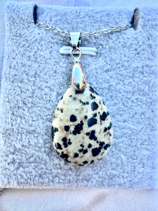 Kiwi-Jaspis-Anhänger – Halskette aus natürlichem grünem Stein in Edelstahl | JD Minerals