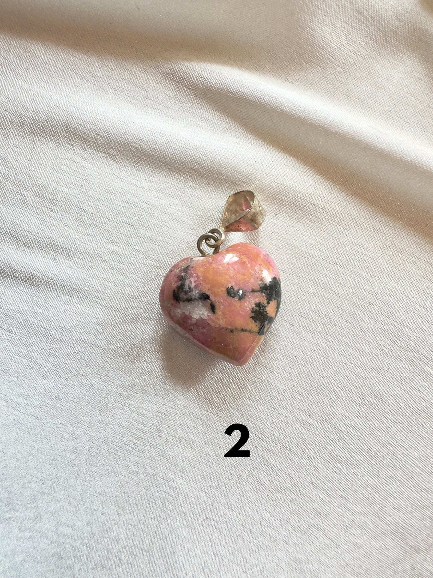 Rhodonit-Herzanhänger – Stein der Liebe und Heilung