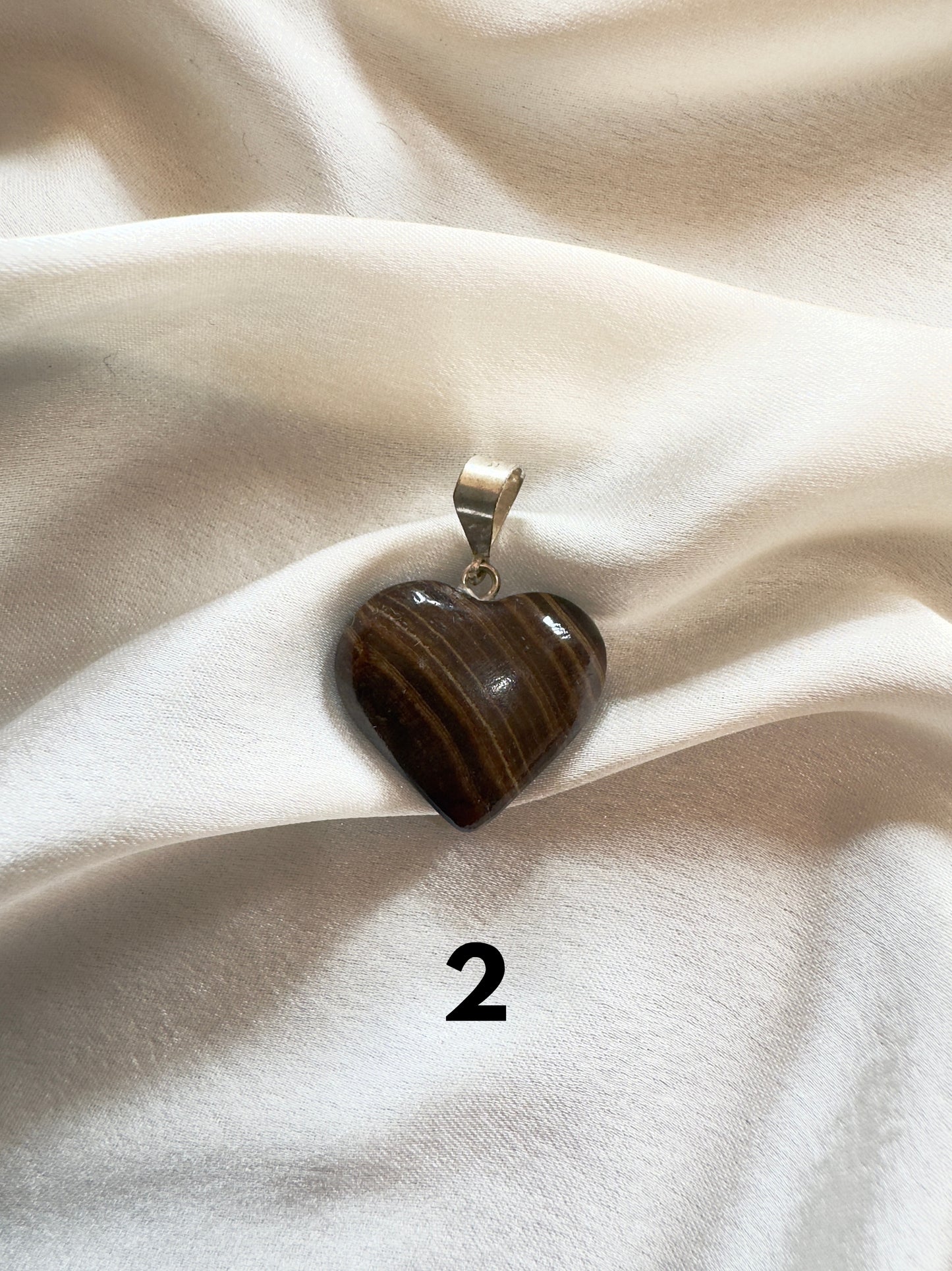 Earthbound Heart – Erdungsstein-Anhänger für Stärke und Stabilität