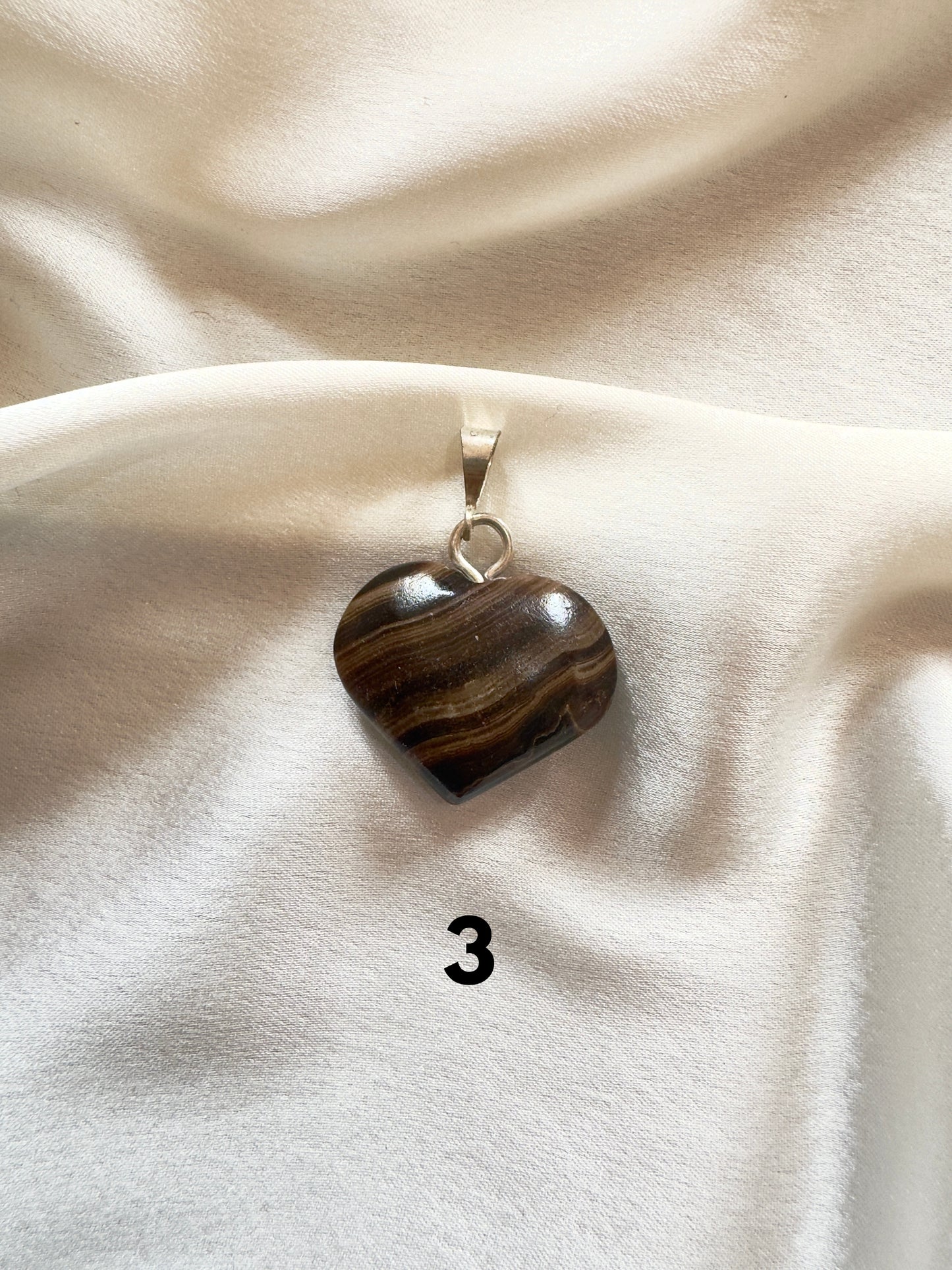 Earthbound Heart – Erdungsstein-Anhänger für Stärke und Stabilität