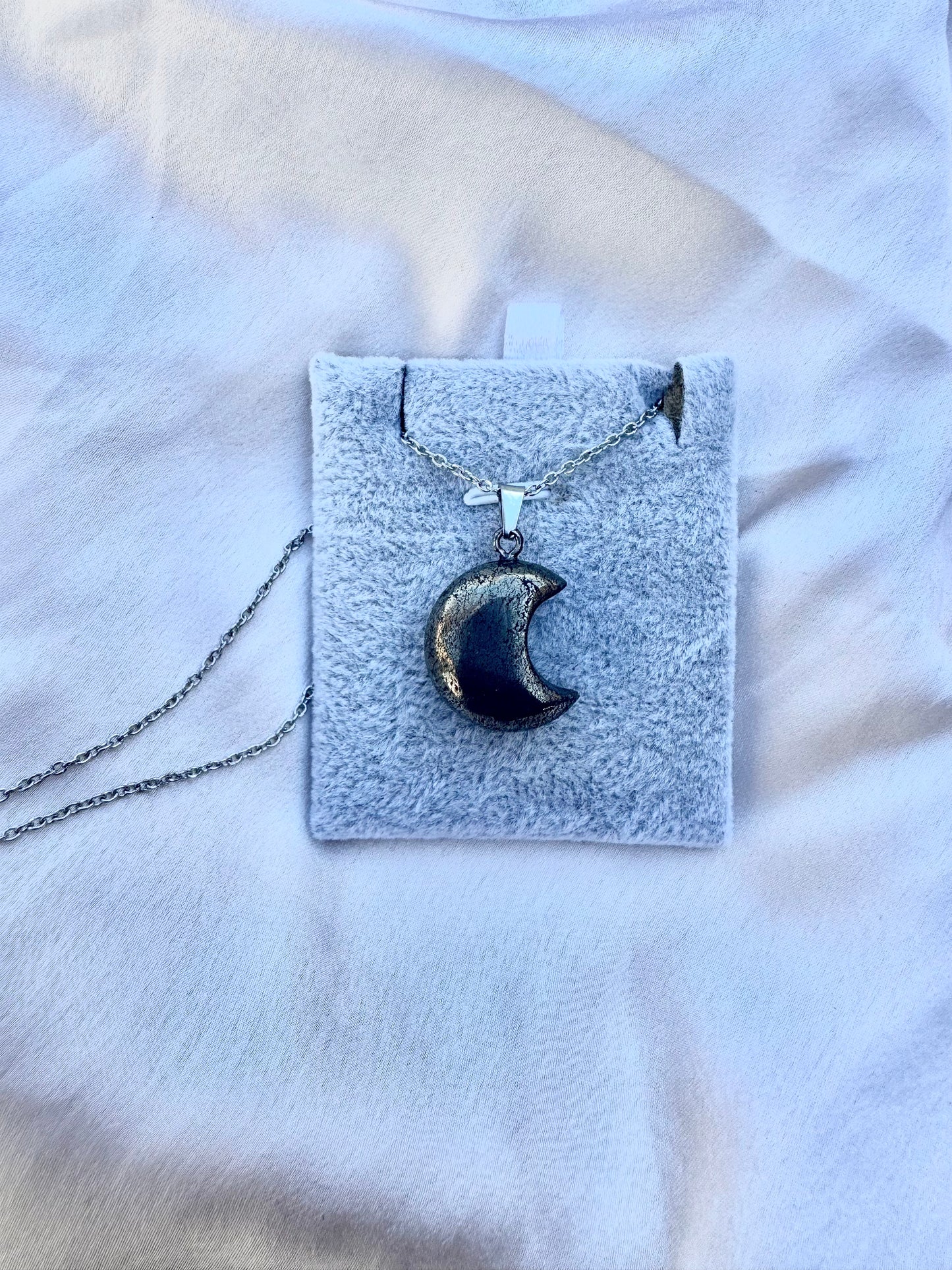 Pyrit-Mondanhänger – Halskette aus natürlichem Goldstein in Edelstahl | JD Minerals