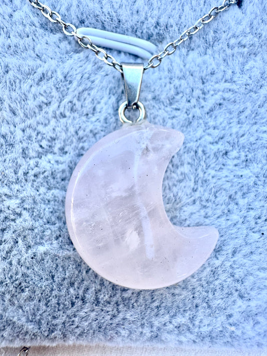 Rosenquarz-Mondanhänger – Halskette aus natürlichem rosa Kristall in Edelstahl | JD Minerals