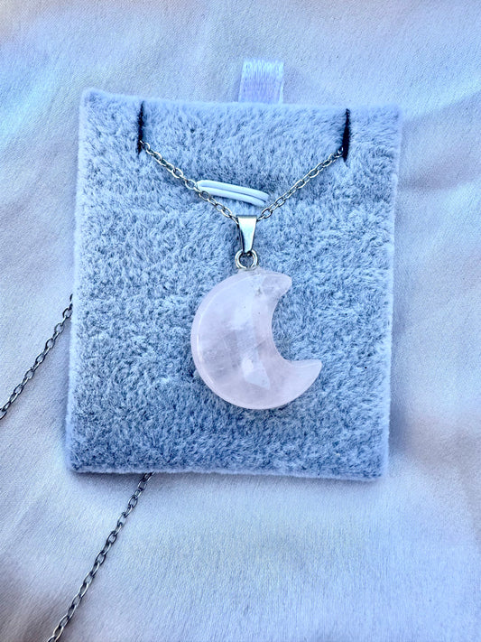 Rosenquarz-Mondanhänger – Halskette aus natürlichem rosa Kristall in Edelstahl | JD Minerals